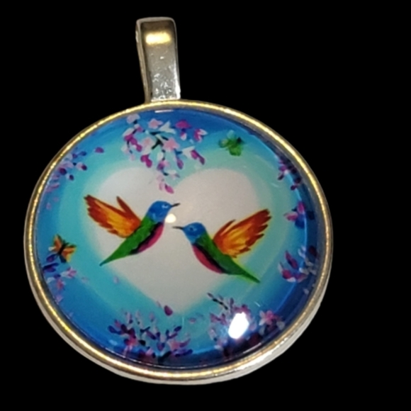 HUMMINGBIRD necklace pendant and chain New Silvertone 2 Hummingbirds - Picture 1 of 1